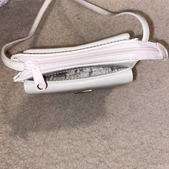 LIZ CLAIBORNE CROSSBODY PURSE - Picture 4 of 8